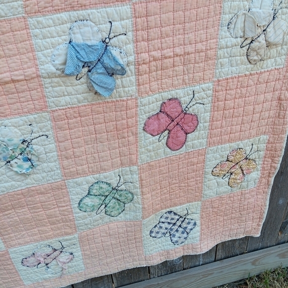 Vintage Butterfly Hand Quilted Quilt - Picture 14 of 16